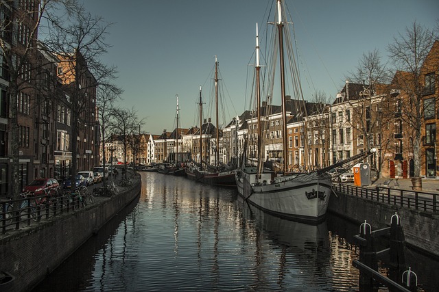 Ontdek Groningen vanaf het water: de ultieme rondvaart ervaring